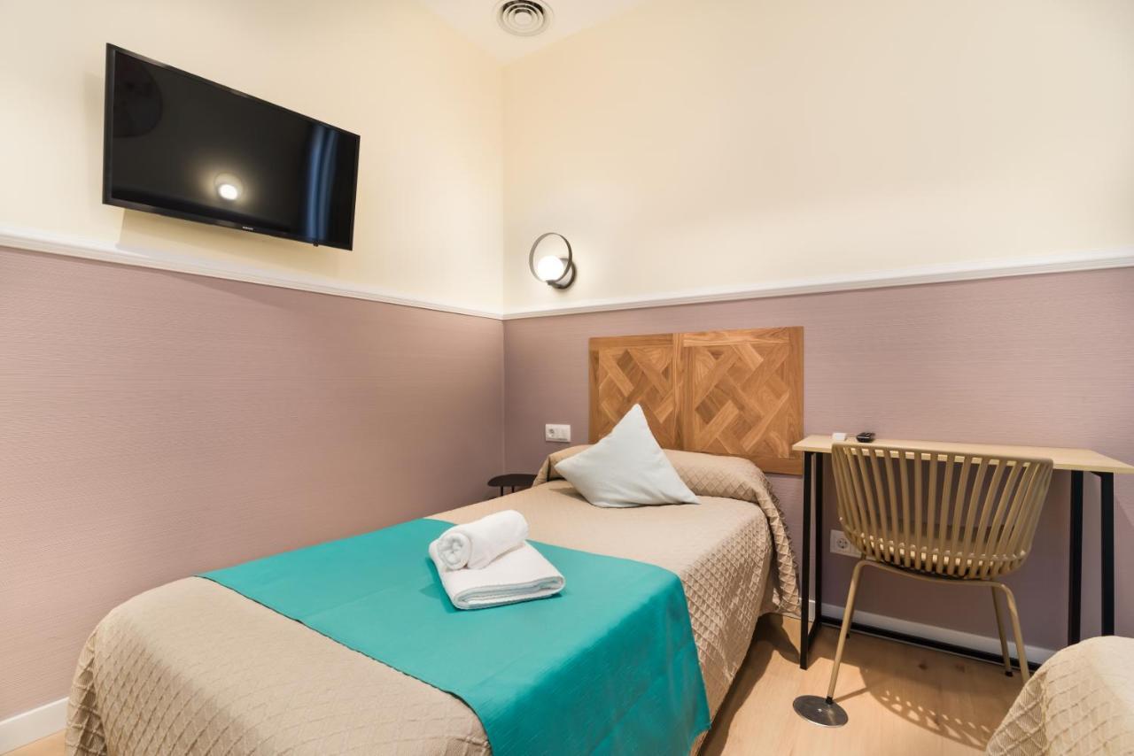 Hostal Evoke Madrid Exteriör bild